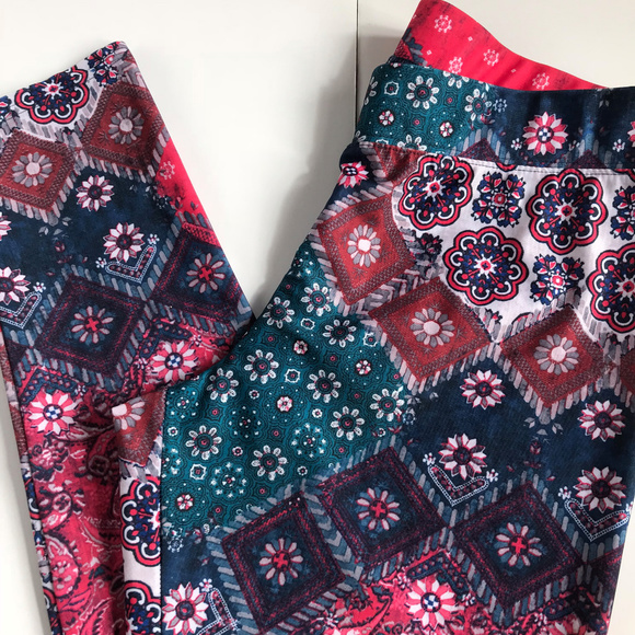 AE High Rise Legging Patchwork Medium - Picture 2 of 5